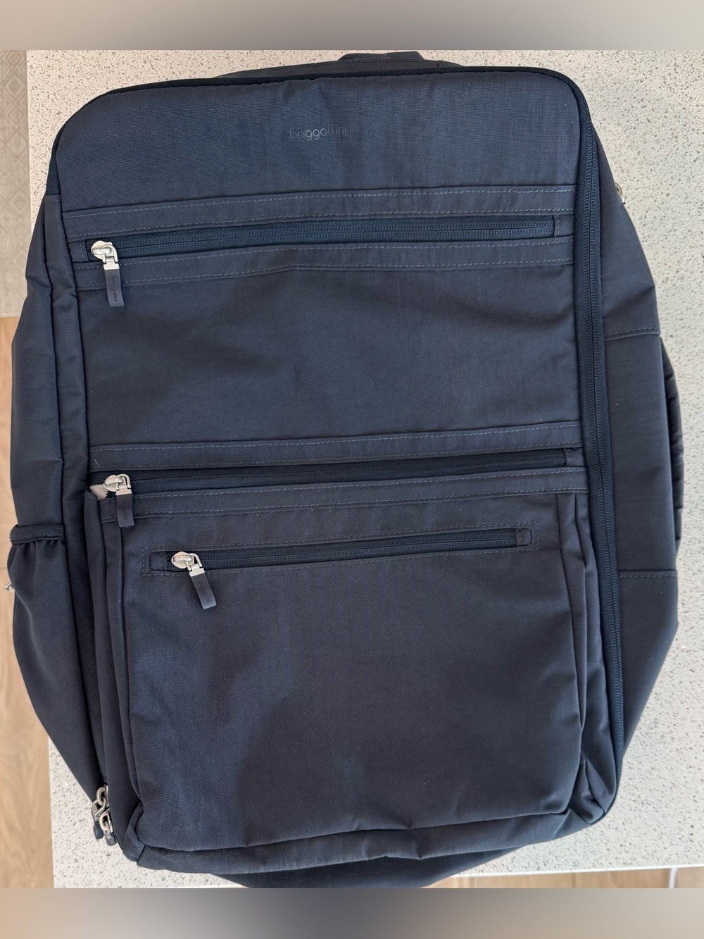 Baggallini Modern Convertible
Expandable Travel Duffle Backpack. French Navy. - Picture 4 of 6